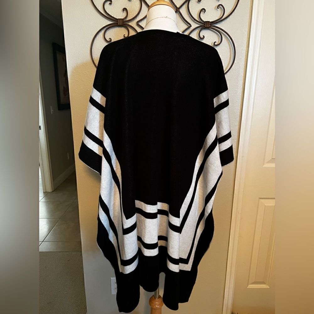 NWT Loft Black & White Cape Sweater size XS/S - Picture 6 of 8